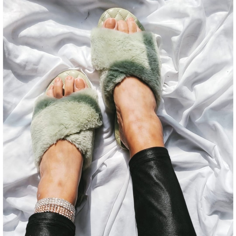 🚨LAST CHANCE// Mint fur slides - Picture 3 of 6
